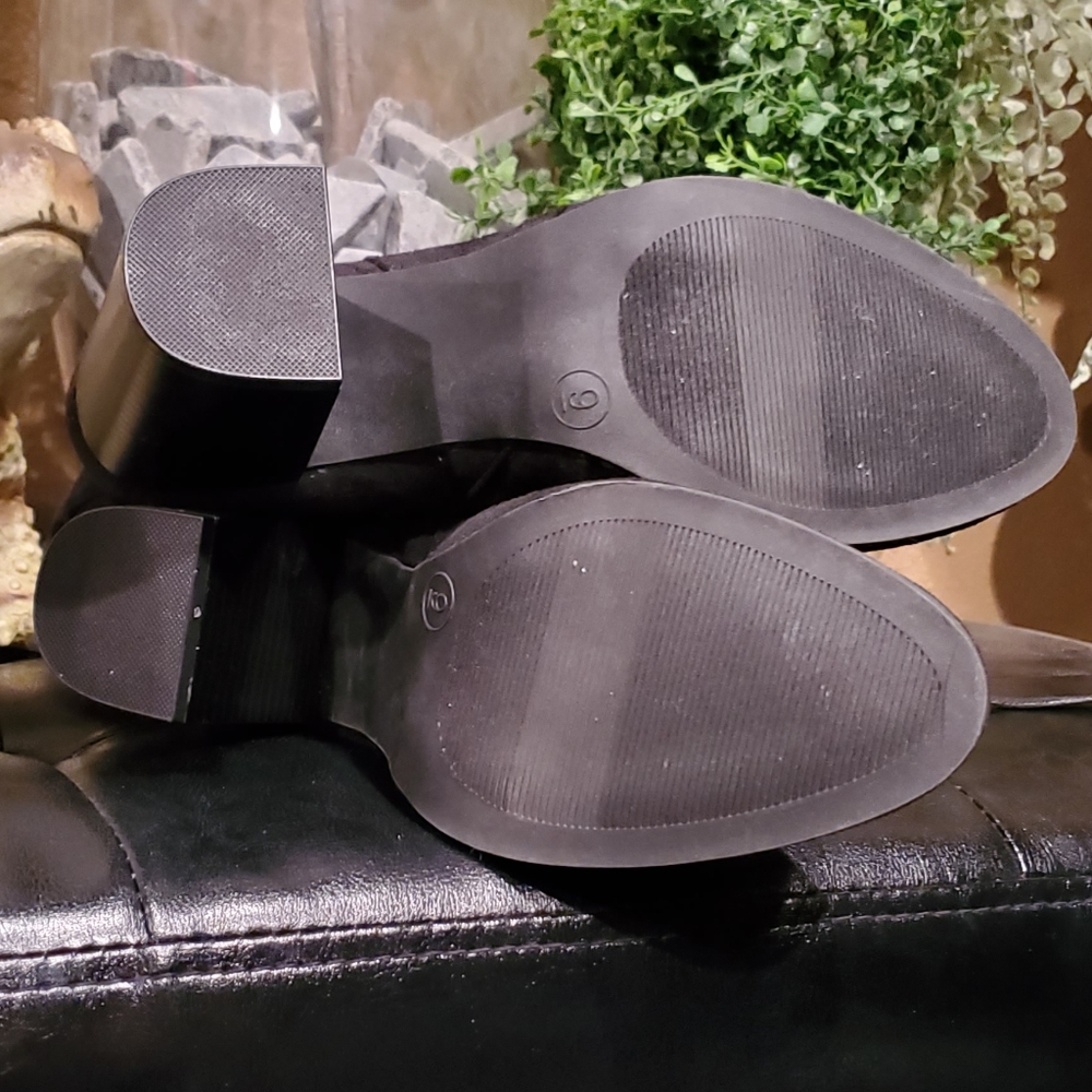 Womens sz 9 black suede booties - Picture 4 of 6